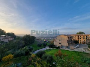 L’Agenzia Immobiliare Puzielli propone appartamento con giardino privato a Grottazzoli (22)