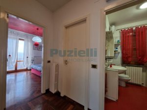 L’Agenzia Immobiliare Puzielli propone appartamento con giardino privato a Grottazzoli (27)