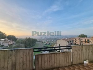 L’Agenzia Immobiliare Puzielli propone appartamento con giardino privato a Grottazzoli (48)