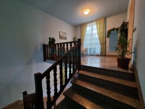 L’Agenzia Immobiliare Puzielli propone appartamento con giardino privato a Grottazzoli (52)