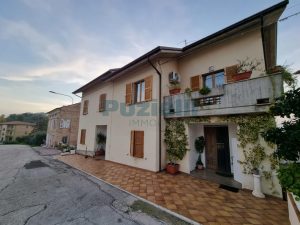 L’Agenzia Immobiliare Puzielli propone appartamento con giardino privato a Grottazzoli (54)
