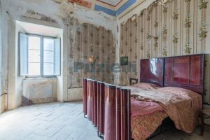 L’Agenzia Immobiliare Puzielli propone casale nobile con corte in vendita a Cingoli (17)