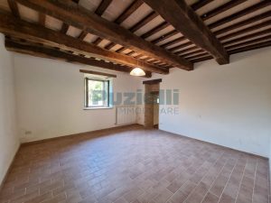 L’Agenzia Immobiliare Puzielli propone casale ristrutturato in vendita a Monteleone di Fermo nelle Marche (1)