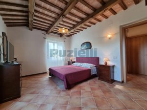 L’Agenzia Immobiliare Puzielli propone casale ristrutturato in vendita a Monteleone di Fermo nelle Marche (26)