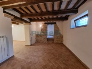 L’Agenzia Immobiliare Puzielli propone casale ristrutturato in vendita a Monteleone di Fermo nelle Marche (8)