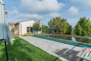 L’Agenzia Immobiliare Puzielli propone prestigioso casale con piscina in vendita a Cingoli (52)