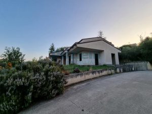L’Agenzia Immobiliare Puzielli propone villa bifamiliare con giardino e garage a Grottazzolina (1)