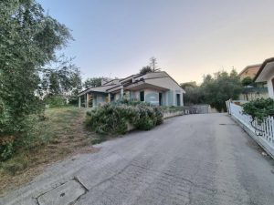 L’Agenzia Immobiliare Puzielli propone villa bifamiliare con giardino e garage a Grottazzolina (22)