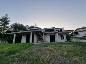 L’Agenzia Immobiliare Puzielli propone villa bifamiliare con giardino e garage a Grottazzolina (3)