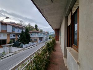 L'agenzia Immobiliare Puzielli propone casa singola con giardino in vendita a Petritol (28)