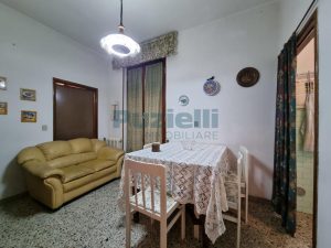 L'agenzia Immobiliare Puzielli propone casa singola con giardino in vendita a Petritol (32)
