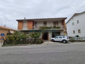 L'agenzia Immobiliare Puzielli propone casa singola con giardino in vendita a Petritol (54)