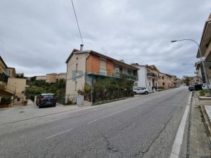L'agenzia Immobiliare Puzielli propone casa singola con giardino in vendita a Petritol (55)