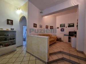 L'agenzia Immobiliare Puzielli propone casa singola con giardino in vendita a Petritol (7)