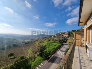 L’Agenzia Immobiliare Puzielli propone appartamento con terrazzo panoramico in vendita a Fermo (19)