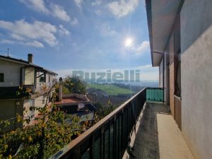 L’Agenzia Immobiliare Puzielli propone appartamento con terrazzo panoramico in vendita a Fermo (47)