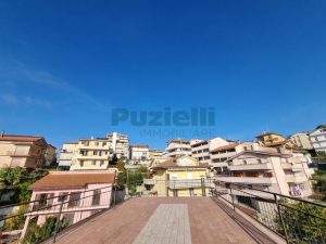 L’Agenzia Immobiliare Puzielli propone appartamento con terrazzo panoramico in vendita a Fermo (59)