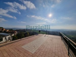 L’Agenzia Immobiliare Puzielli propone appartamento con terrazzo panoramico in vendita a Fermo (63)