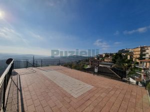 L’Agenzia Immobiliare Puzielli propone appartamento con terrazzo panoramico in vendita a Fermo (64)