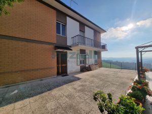 L’Agenzia Immobiliare Puzielli propone appartamento con terrazzo panoramico in vendita a Fermo (66)