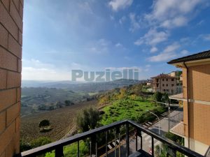 L’Agenzia Immobiliare Puzielli propone appartamento con terrazzo panoramico in vendita a Fermo (7)