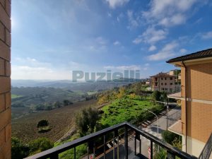 L’Agenzia Immobiliare Puzielli propone appartamento con terrazzo panoramico in vendita a Fermo (8)
