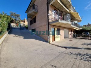 L’Agenzia Immobiliare Puzielli propone bilocale in vendita con balcone e garage (31)