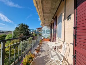L’Agenzia Immobiliare Puzielli propone bilocale in vendita con balcone e garage (8)
