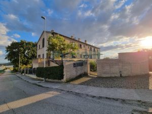 L’Agenzia Immobiliare Puzielli propone esclusivo appartamento con vista panoramica a Porto San G (26)