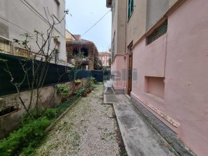 L’Agenzia Immobiliare Puzielli propone villa liberty con giardino a Porto San Giorgio (1)