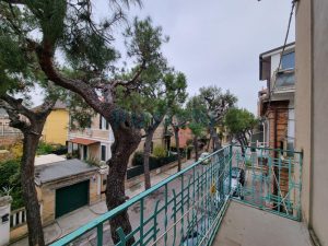 L’Agenzia Immobiliare Puzielli propone villa liberty con giardino a Porto San Giorgio (20)