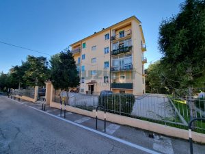 Appartamento con balconi in vendita a Capodarco di Fermo