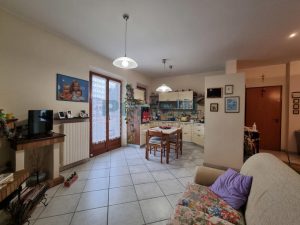 L'Agenzia Immobiliare Puzielli propone appartamento con garage in vendita a Capparuccia (12)