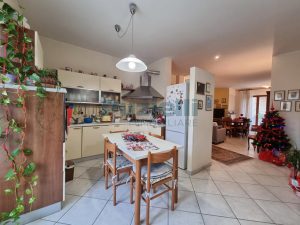 L'Agenzia Immobiliare Puzielli propone appartamento con garage in vendita a Capparuccia (15)