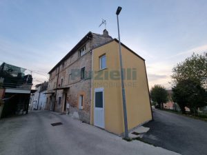 L'Agenzia Immobiliare Puzielli propone casa indipendente abitabile in vendita a Fermo (2)
