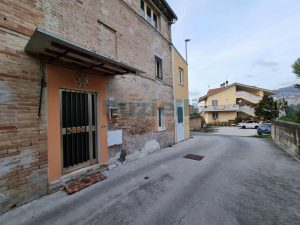 L'Agenzia Immobiliare Puzielli propone casa indipendente abitabile in vendita a Fermo (4)