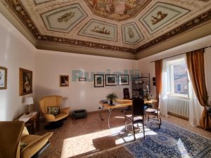 L'Agenzia Puzielli esclusivo appartamento e studio nel centro storico di Fermo (17)