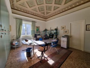 L'Agenzia Puzielli esclusivo appartamento e studio nel centro storico di Fermo (9)