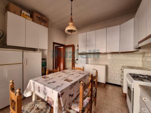 L'agenzia Immobiliare Puzielli propone appartamento con garage (15)