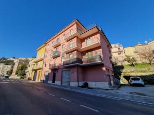 L'agenzia Immobiliare Puzielli propone appartamento con garage (45)