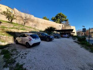 L'agenzia Immobiliare Puzielli propone appartamento con garage (55)