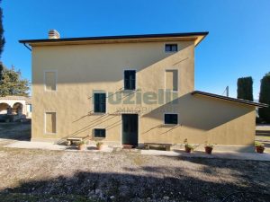 L'agenzia Immobiliare Puzielli propone villa a Faleron (19)
