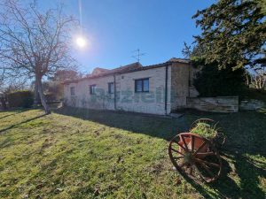 L'agenzia Immobiliare Puzielli propone villa a Faleron (93)
