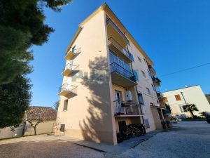 L’Agenzia Immobiliare Puzielli propone appartamento con balconi in vendita a Capodarco di Fermo (22)