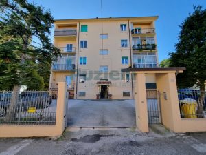 L’Agenzia Immobiliare Puzielli propone appartamento con balconi in vendita a Capodarco di Fermo (23)