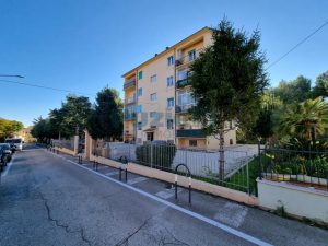 L’Agenzia Immobiliare Puzielli propone appartamento con balconi in vendita a Capodarco di Fermo (24)