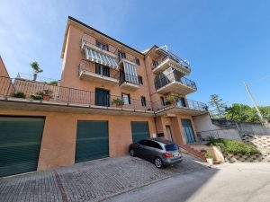 Appartamento con garage in vendita in zona Tirassegno