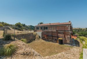 L'Agenzia Immobiliare Puzielli propone villa con stupenda vista mare in vendita nelle Marche (20)