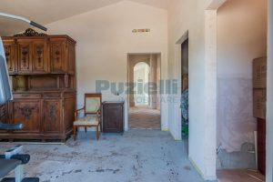 L'Agenzia Immobiliare Puzielli propone villa con stupenda vista mare in vendita nelle Marche (33)