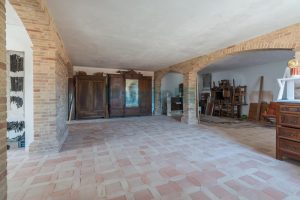 L'Agenzia Immobiliare Puzielli propone villa con stupenda vista mare in vendita nelle Marche (40)